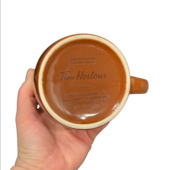 Tim Hortons #16 Limited Edition Beaver mug cup - Picture 4 of 5